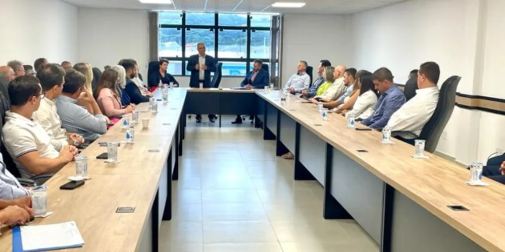 Encontrou realizado nesta terça-feira (28) teve a presença de empresários locais, diretores da entidade e lideranças políticas