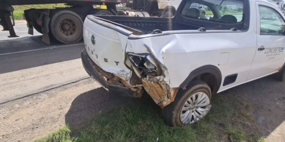 Uma colisão entre uma motocicleta e uma Saveiro resultou em uma pessoa ferida
