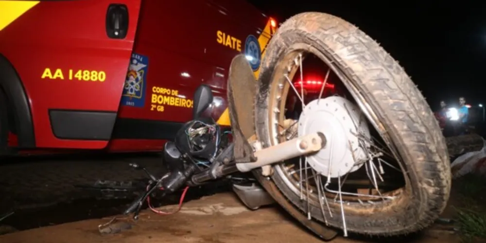 Rapaz foi socorrido por equipes do Corpo de Bombeiros (Siate) e do Samu, e foi encaminhado para o Hospital Regional