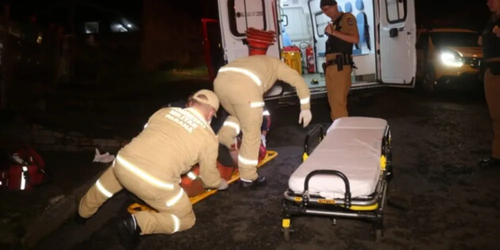 Homem foi encontrado ferido pelos socorristas, com sangramento ativo na cabeça