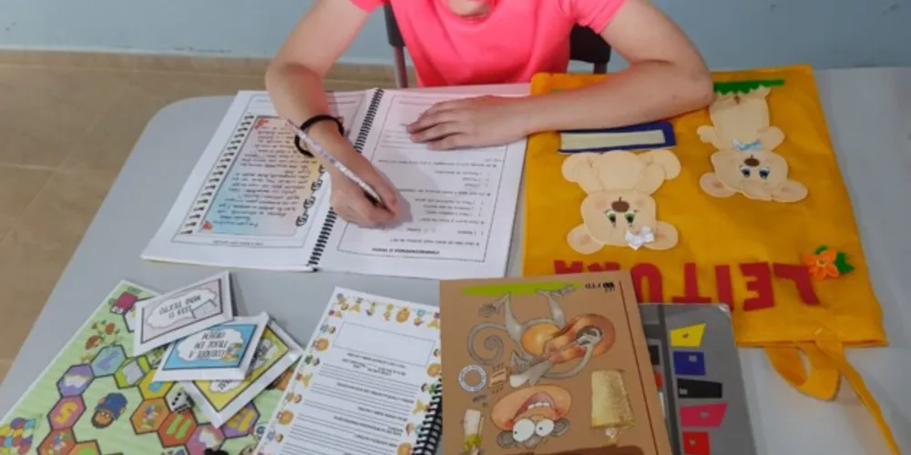 As tarefas realizadas pelos tem como grande intuito melhoram o interesse e o h´bito de leitura dos alunos