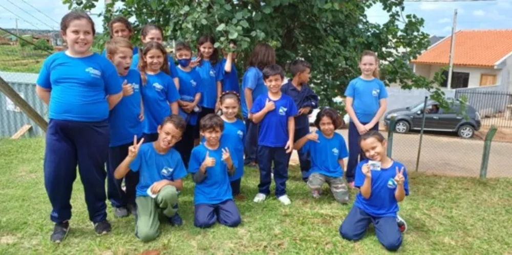 Os alunos participaram de atividades que visavam apresentar cuidados básicos para situações de acidentes