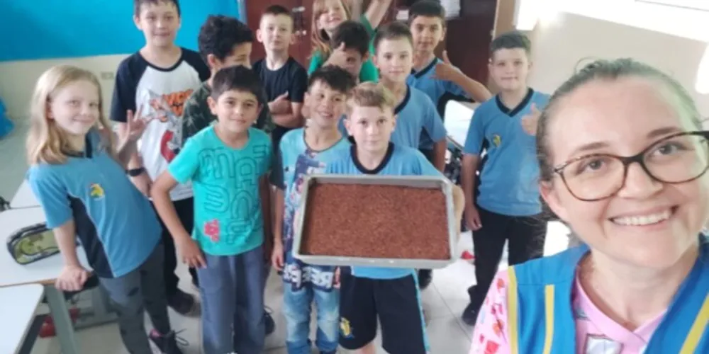 Atividades consistiram em pesquisas, conversas com familiares e até mesmo a confecção de um bolo