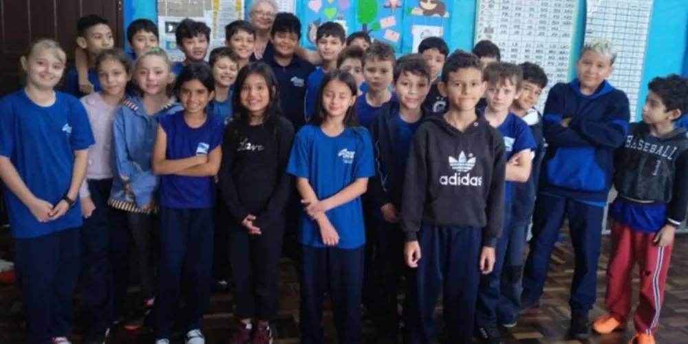 A homenagem deixou alunos e educadores muito emocionados