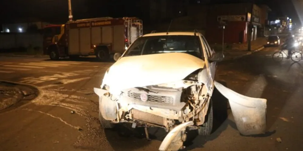 Batida atingiu a dianteira e a lateral da camionete