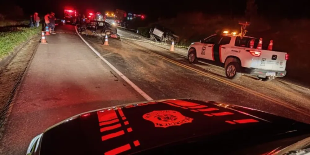 Equipes da PRF, DER, Bombeiros e Instituto de Criminalística estiveram no local