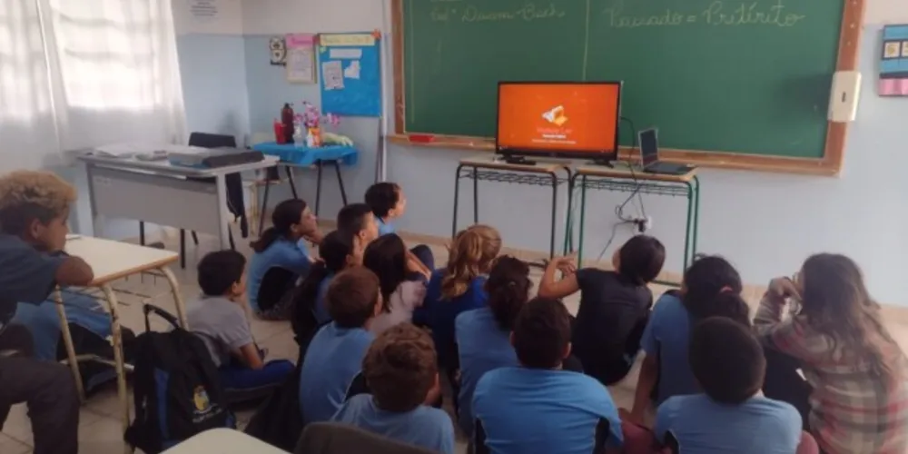 A turma mesclou atividades tradicionais com a videoaula produzida pelo projeto Vamos Ler