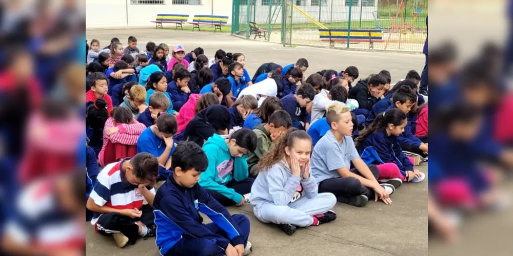 Durante as atividades de meditação, os alunos sempre tiram alguns minutis para ficar em silêncio e contemplação