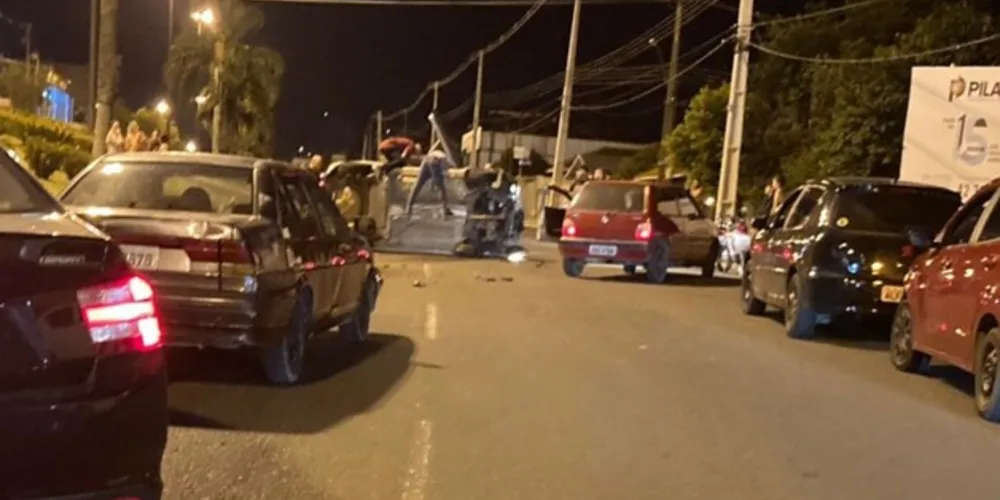 Acidente foi próximo aos fundos de dois supermercados da região