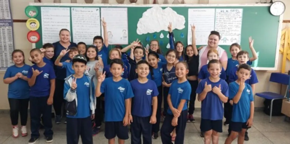 As atividades envolveram pesquisas, confecção de cartazes e apresentações