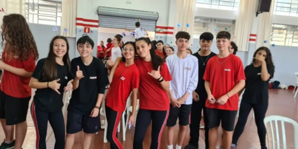 O projeto desenvolvido baseia-se em uma caça ao tesouro, proporcionando o exercício da busca e da descoberta, aguçando a curiosidade e a criatividade dos alunos