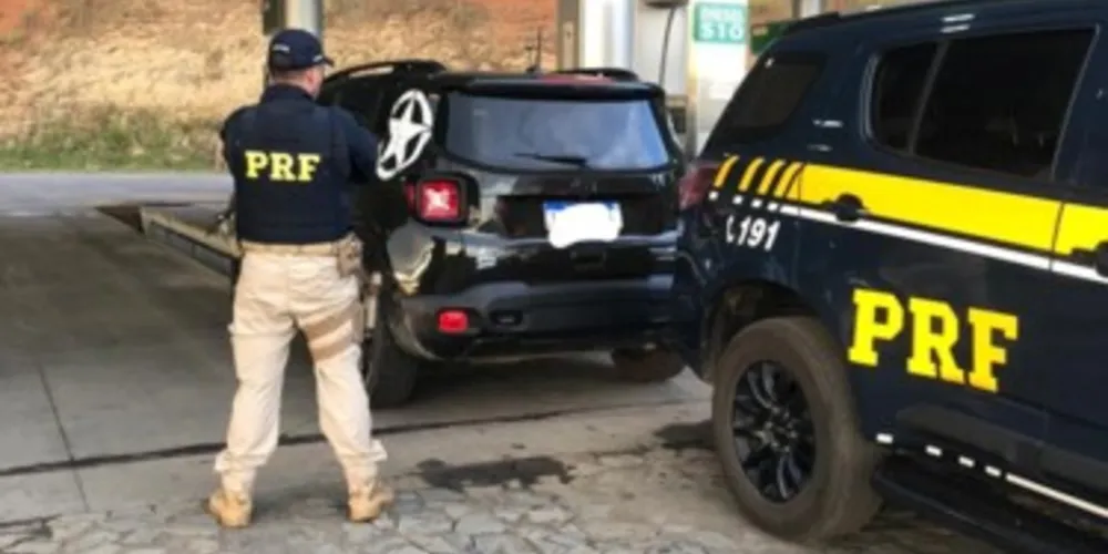 Veículo foi levado a um posto de combustíveis para vistoria