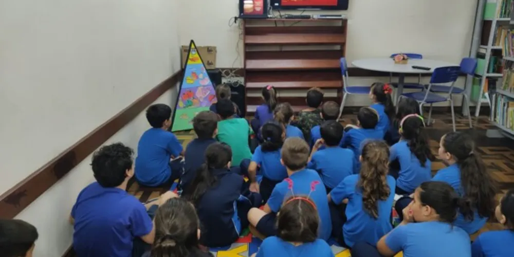 O quarto ano da Escola Municipal Professora Ecléa dos Passos Horn, realizou um estudo sobre a importância da água para a sobrevivência humana e produziu textos a partir deste tema
