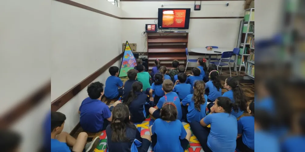 O quarto ano da Escola Municipal Professora Ecléa dos Passos Horn, realizou um estudo sobre a importância da água para a sobrevivência humana e produziu textos a partir deste tema