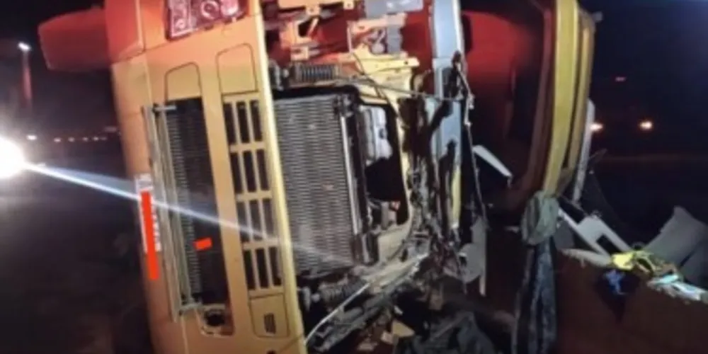 Caminhão estava carregado com soja