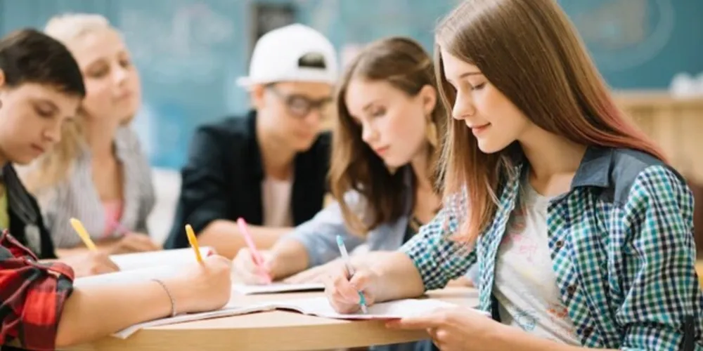 O projeto Futuro em Pauta tem como objetivo levar informação a crianças e adolescentes sobre as defasagens e as necessidades existentes no Brasil na economia e na educação