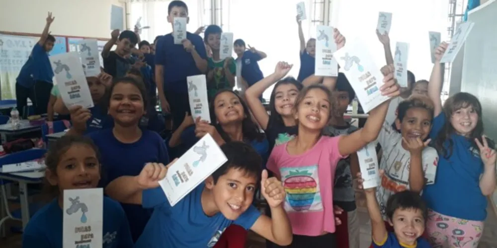 As atividades envolveram experimentos lúdicos e a confecção de panfletos