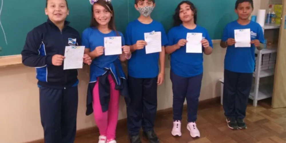 As atividades envolveram a elaboração de um poema e a confecção de cartazes