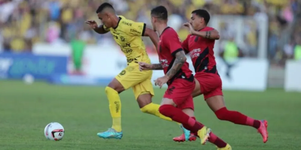 Em um jogo emocionante, Furacão busca o empate e garante o resultado com um jogador a menos