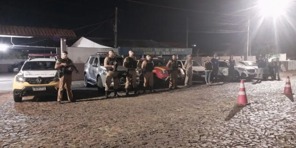 O objetivo foi a abordagem de estabelecimentos comerciais para a averiguação da documentação