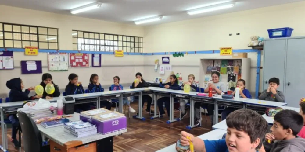 Os alunos tiveram a oportunidade de confeccionar um pulmão artificial