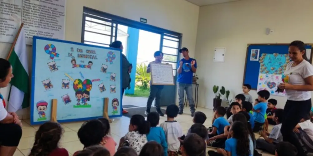 Bate-papo e produções da turma permitiram entender características do autismo