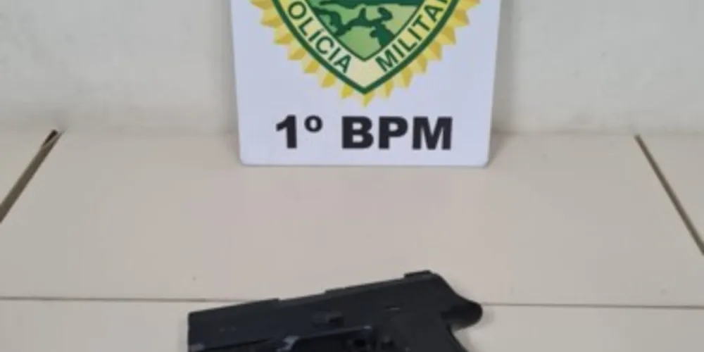 Um dos detidos estava com um simulacro de arma de fogo