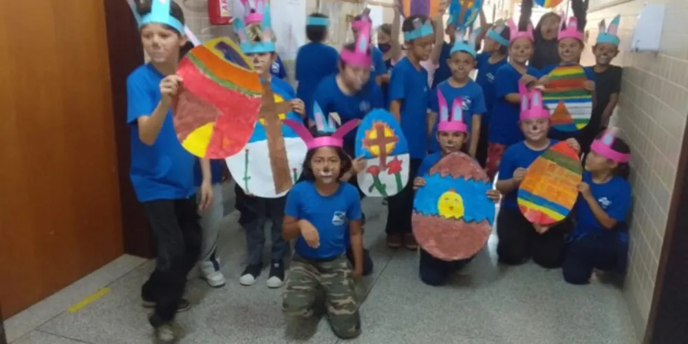Como parte das atividades, os alunos estudaram como as pessoas celebram a páscoa em outros países