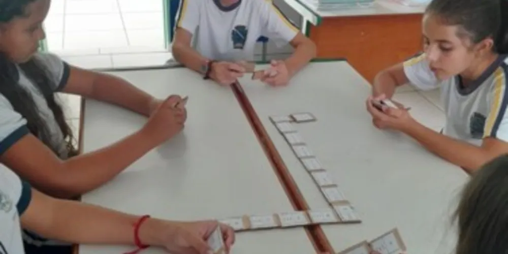 Educandos puderam 'forjar' seu próprio jogo com papelão