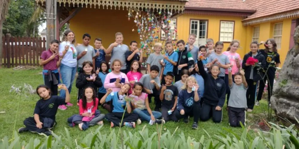 A época de páscoa é muito aguardada por todos na escola, pois desenvolve diversas questões culturais da localidade