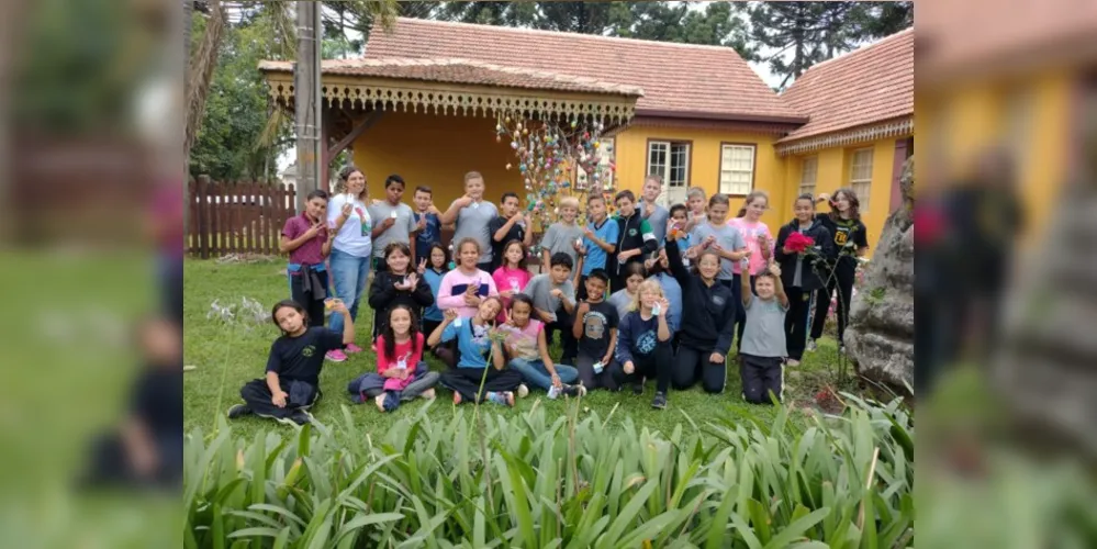 A época de páscoa é muito aguardada por todos na escola, pois desenvolve diversas questões culturais da localidade