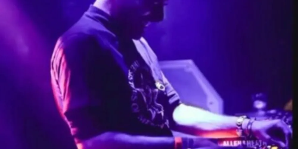 Os ingressos podem ser adquiridos através do site ingressonacional.com.br ou então na Optiluz do Shopping Palladium