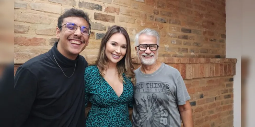 Escrita por Matheus Mad e Bruno Botto, e dirigida por Cláudio Torres Gonzaga, conta com os melhores nomes do humor nacional