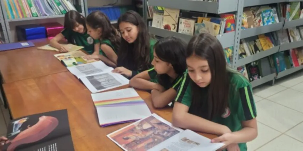 Biblioteca foi local escolhido para imergir ainda mais na data