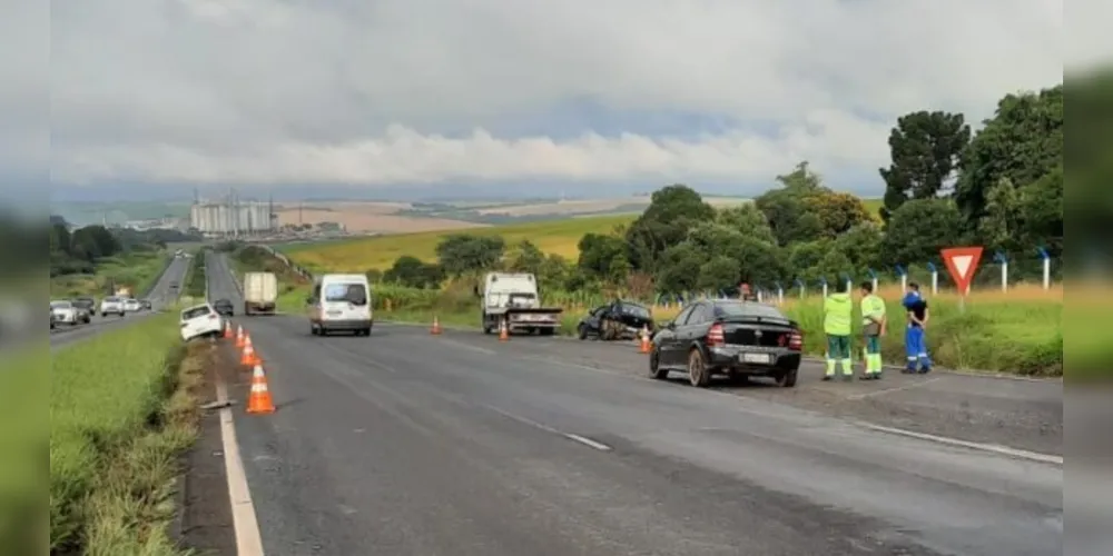 Acidente foi no sentido Ponta Grossa da rodovia