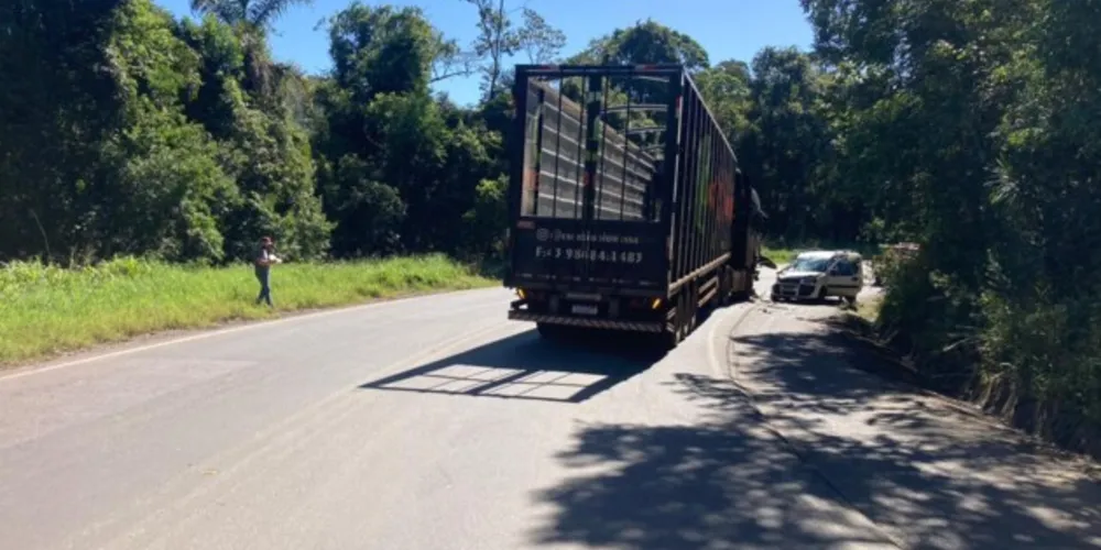 Acidente foi no km 238, por volta das 12h40