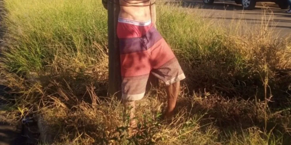 Homem foi amarrado em um poste até a chegada das autoridades