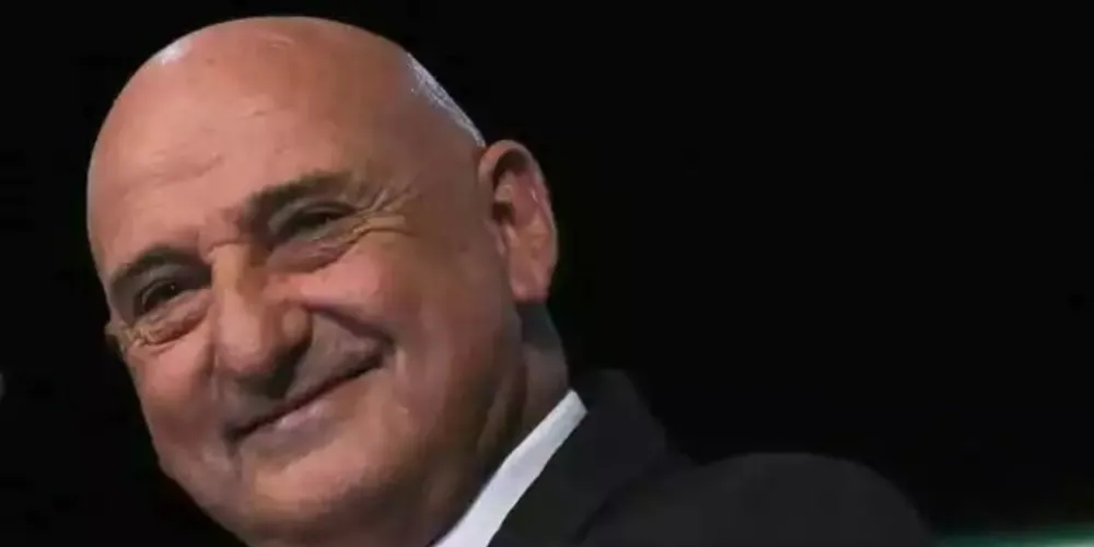 Depoimento durou cerca de quatro horas e meia e ele partiu sem falar com a imprensa