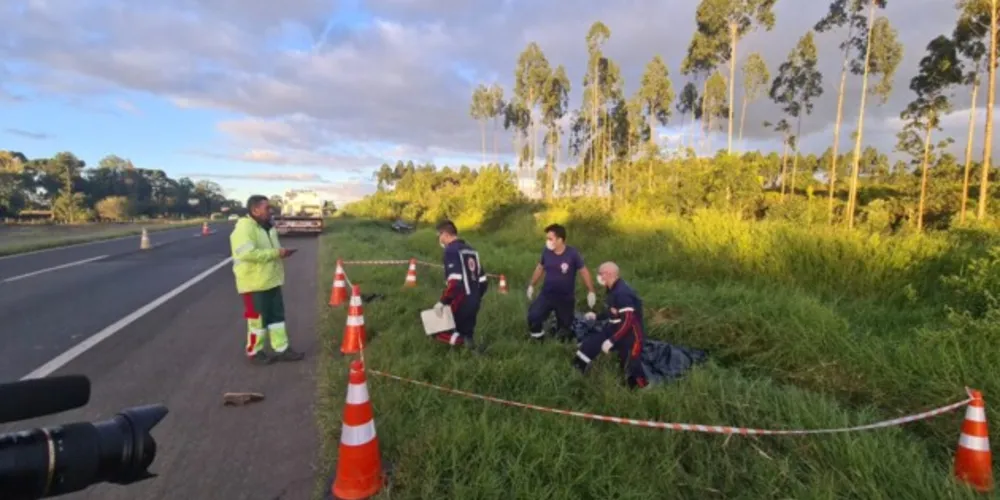 Equipes de socorro, agentes do setor de Criminalística e do Instituto Médico Legal (IML) também prestaram atendimento no local