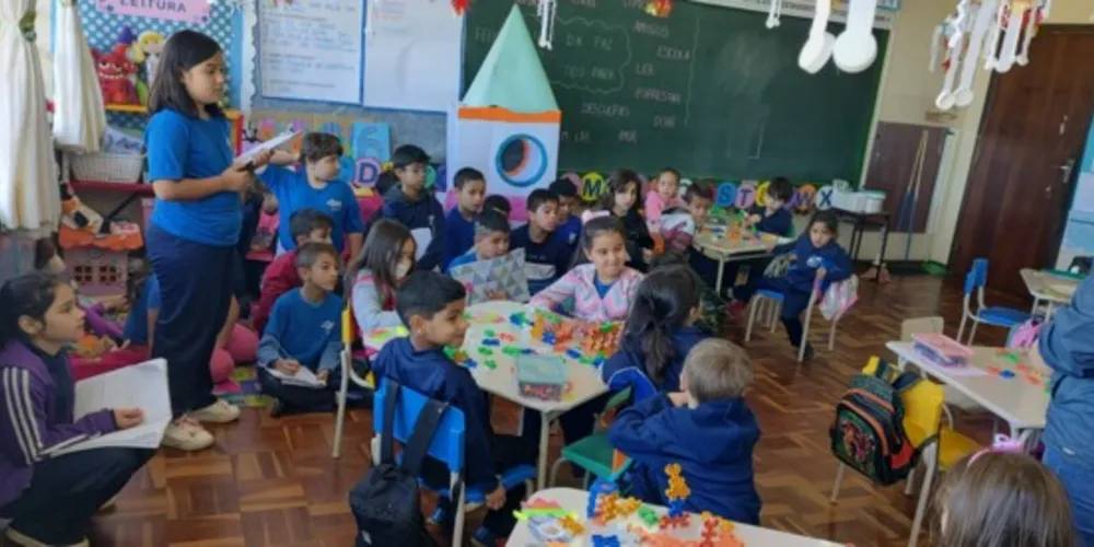 Alunos entrevistaram turma da escola sobre sua rotina e aprendizagens