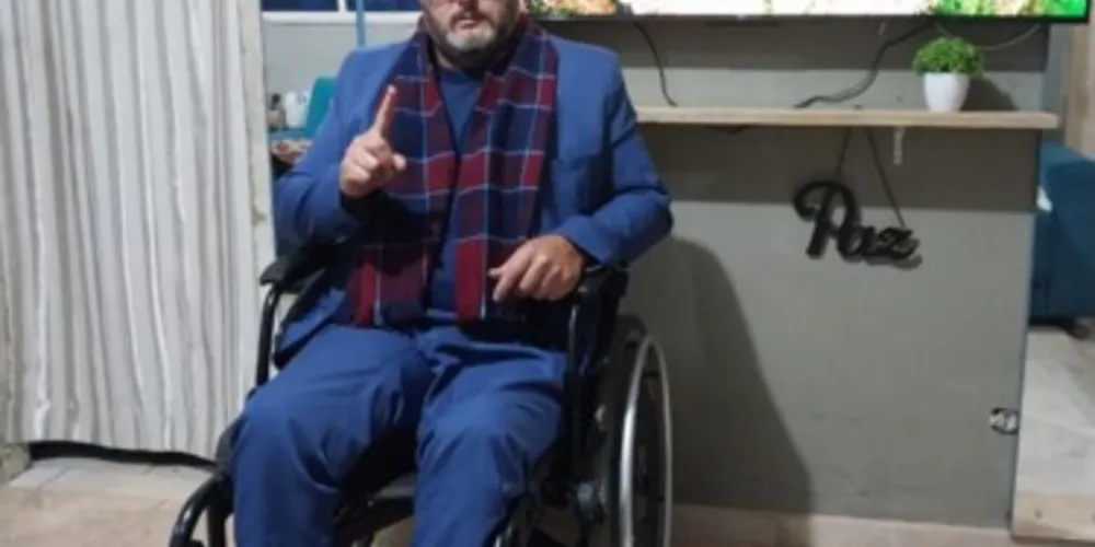 Após o acidente, Alex, de 42 anos, passou a trabalhar na produção de temperos