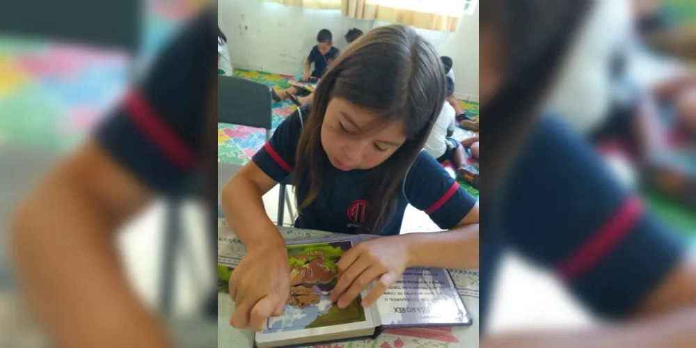 As atividades de leitura tem acontecido nos mais variados espaços da escola