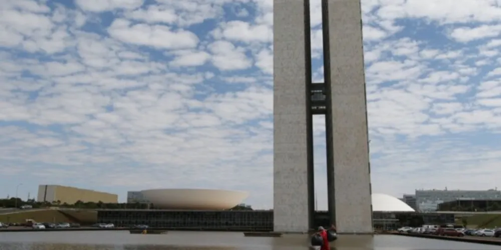 Os parlamentares aprovaram ainda, em bloco, o PLN 1/23, que destina R$ 4 bilhões ao Ministério da Ciência, Tecnologia e Inovação