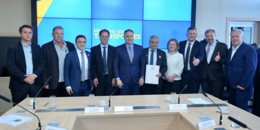 Lideranças regionais se reuniram com o Ministro de Transportes, Renan Filho, nesta quarta-feira (26), em Brasília