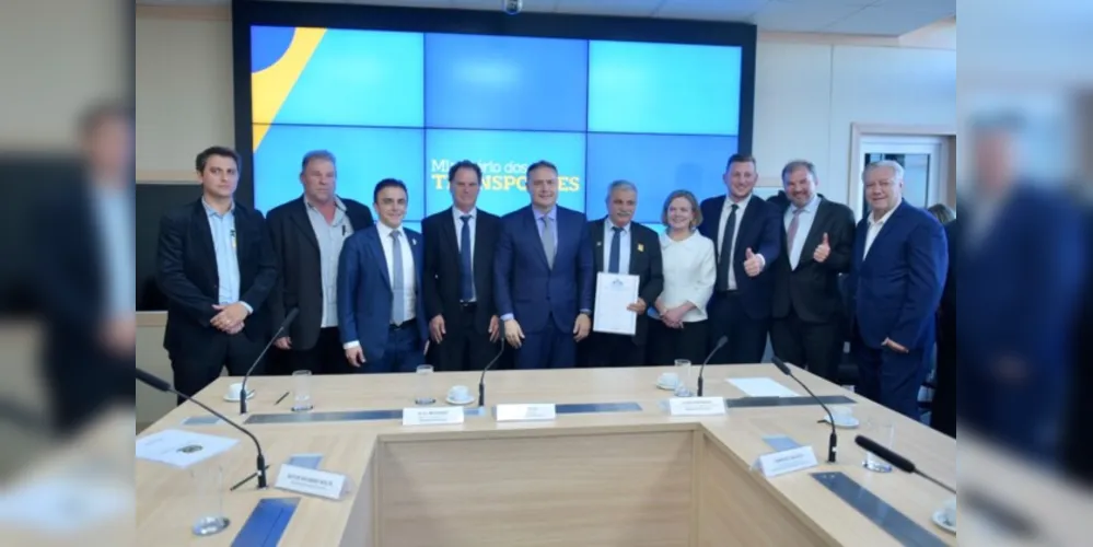 Lideranças regionais se reuniram com o Ministro de Transportes, Renan Filho, nesta quarta-feira (26), em Brasília