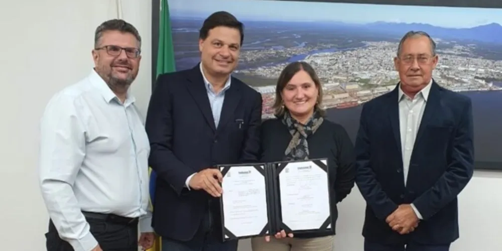 Prefeito Nelson Pezinho esteve reunido com o secretário Sandro Alex nesta semana