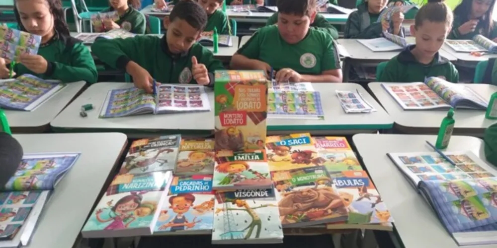 Docente destaca ganhos que incluem realizar teatros e jogos educativos com material