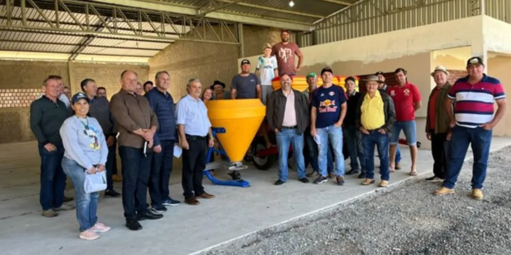 Entrega foi realizada com a presença de lideranças políticas