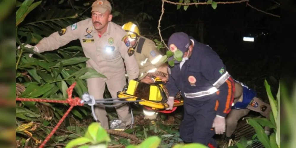 Durante a queda, condutora sofreu uma pancada na cabeça