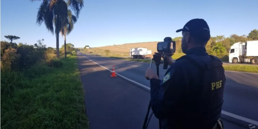 Mais de mil veículos foram flagrados acima da velocidade permitida
